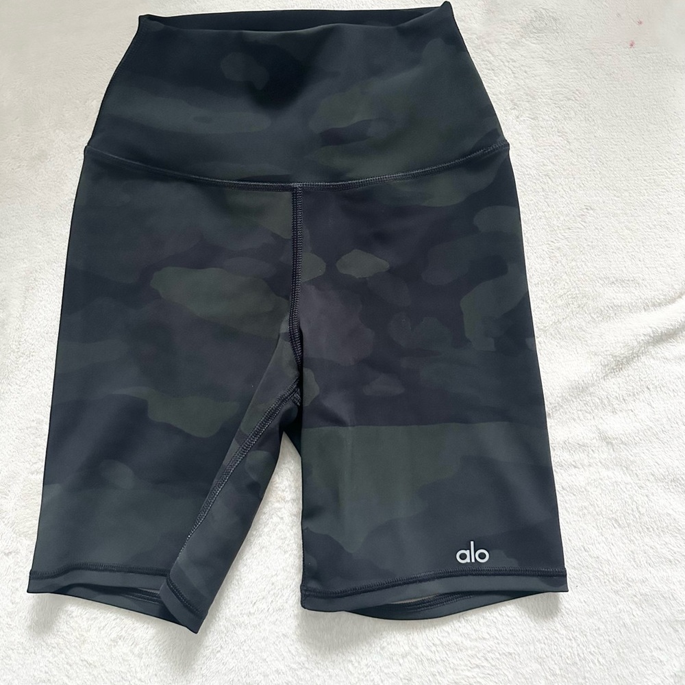 Alo Black and drak green Camo Biker Shorts